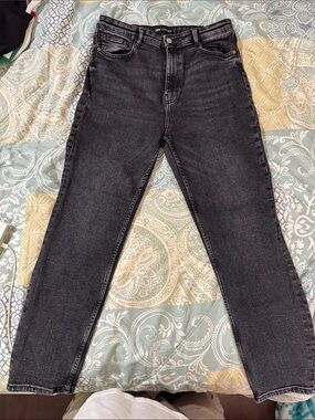 Women's Zara Gray Skinny High Rise
Jeans Size 8, USED IN GREAT CONDITION